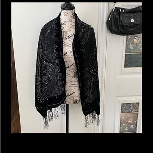 💗Elegant Black Velvet Shawl